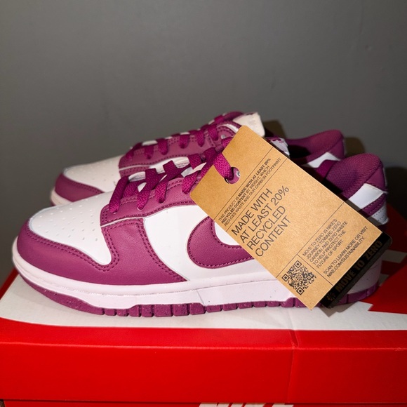 Nike Dunk Low Women’s - Picture 4 of 8